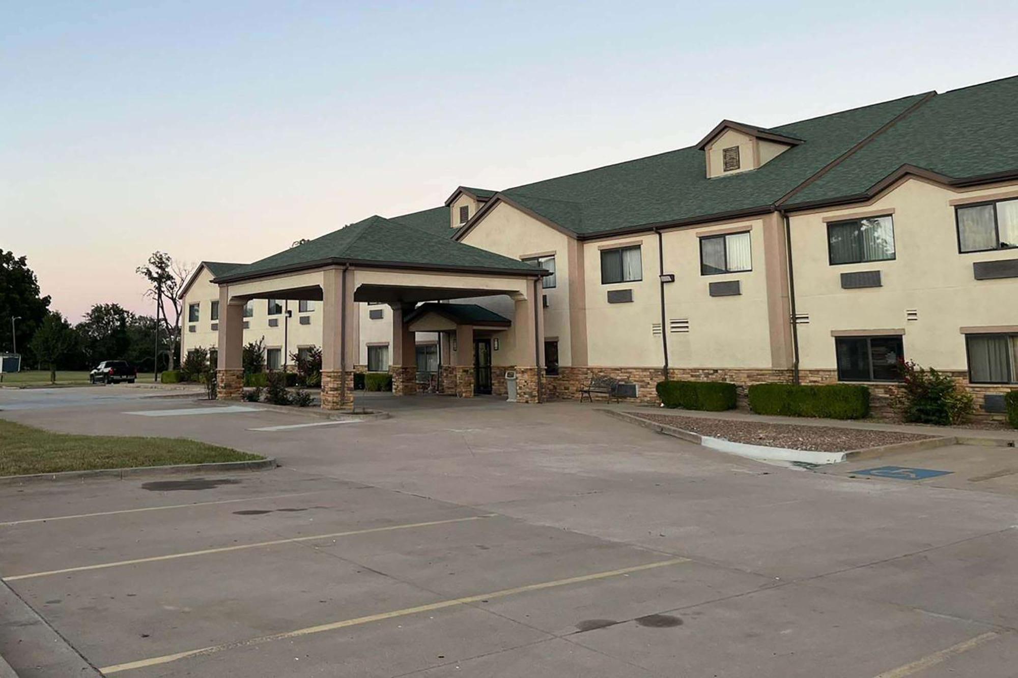 Days Inn By Wyndham Coffeyville Exterior photo