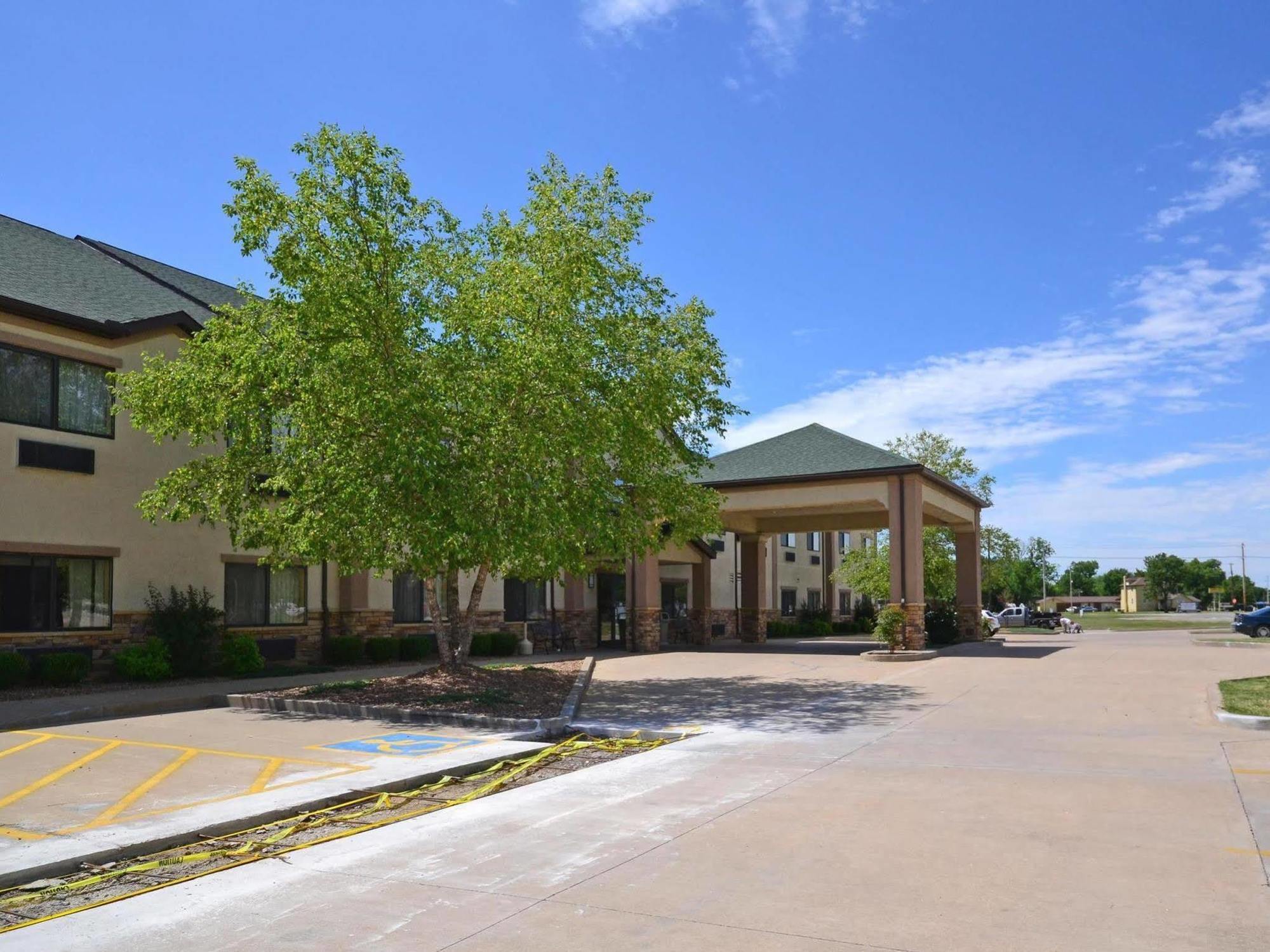 Days Inn By Wyndham Coffeyville Exterior photo